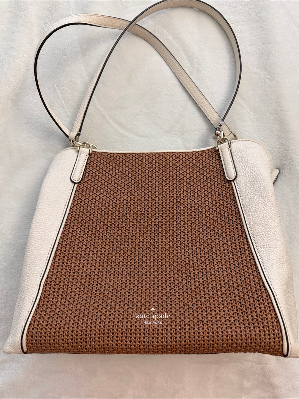 Kate Spade New York

JACKSON STRAW MED TRIPLE COMPARTMENT SHOULDER BAG